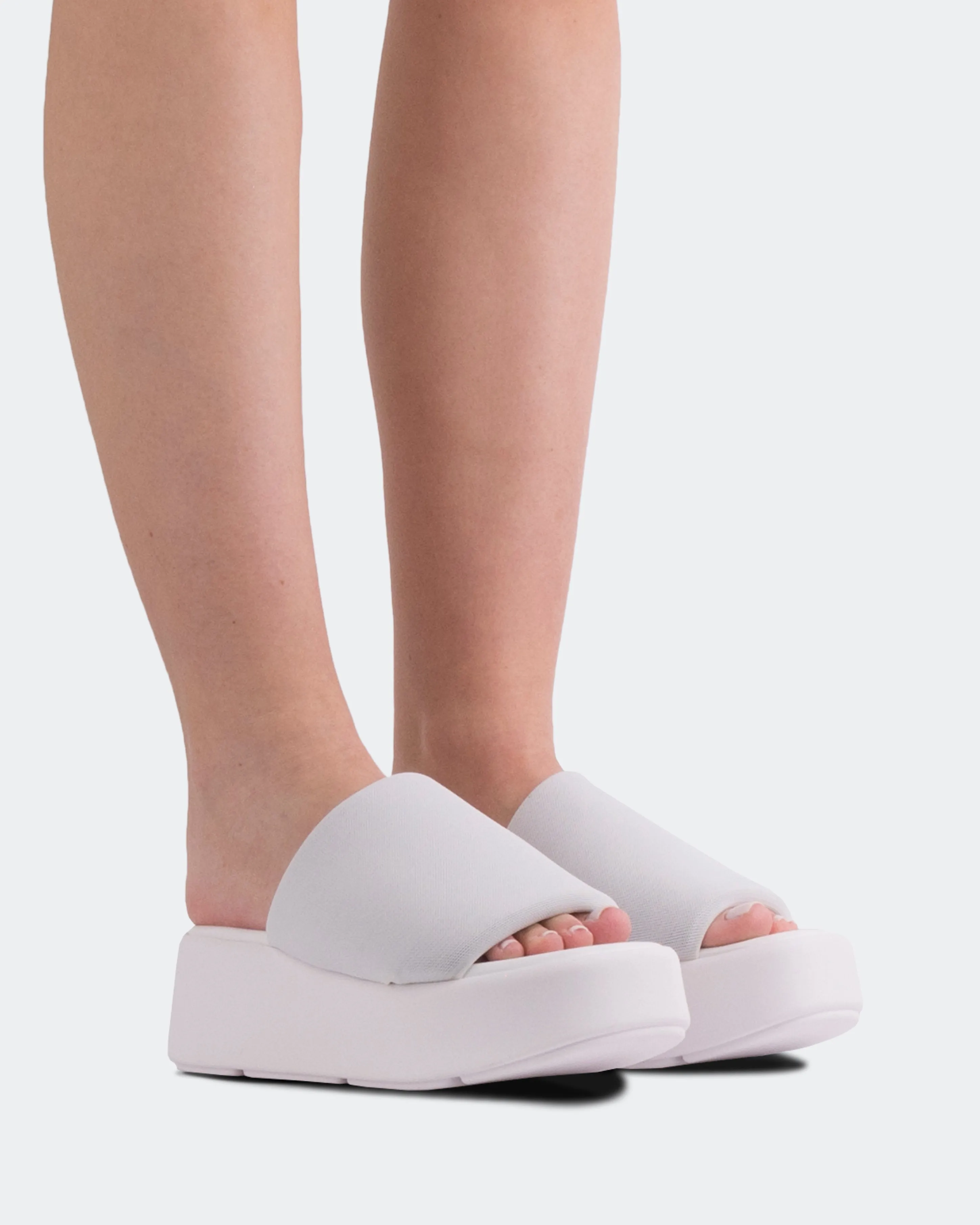 Harlow White Puff sold by L'Intervalle product image thumbnail 3