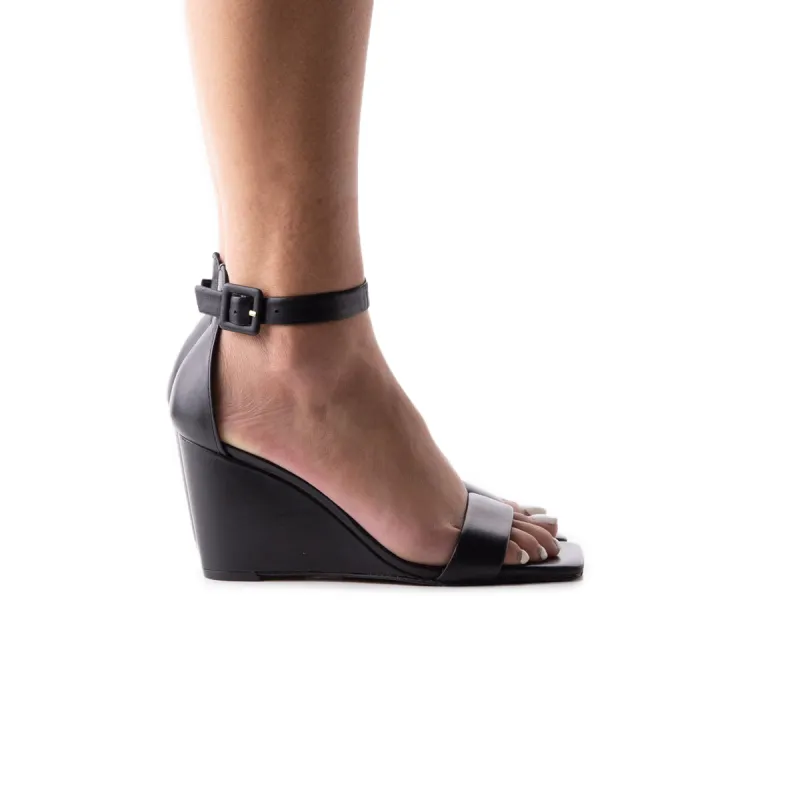 Otago Black Leather sold by L'Intervalle