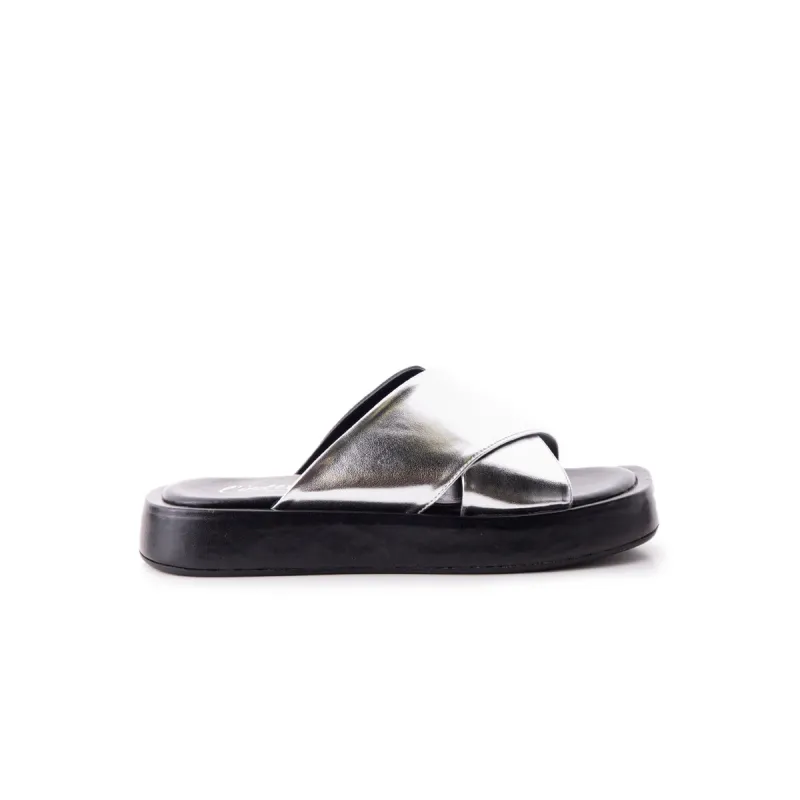 Oda Silver Leather sold by L'Intervalle