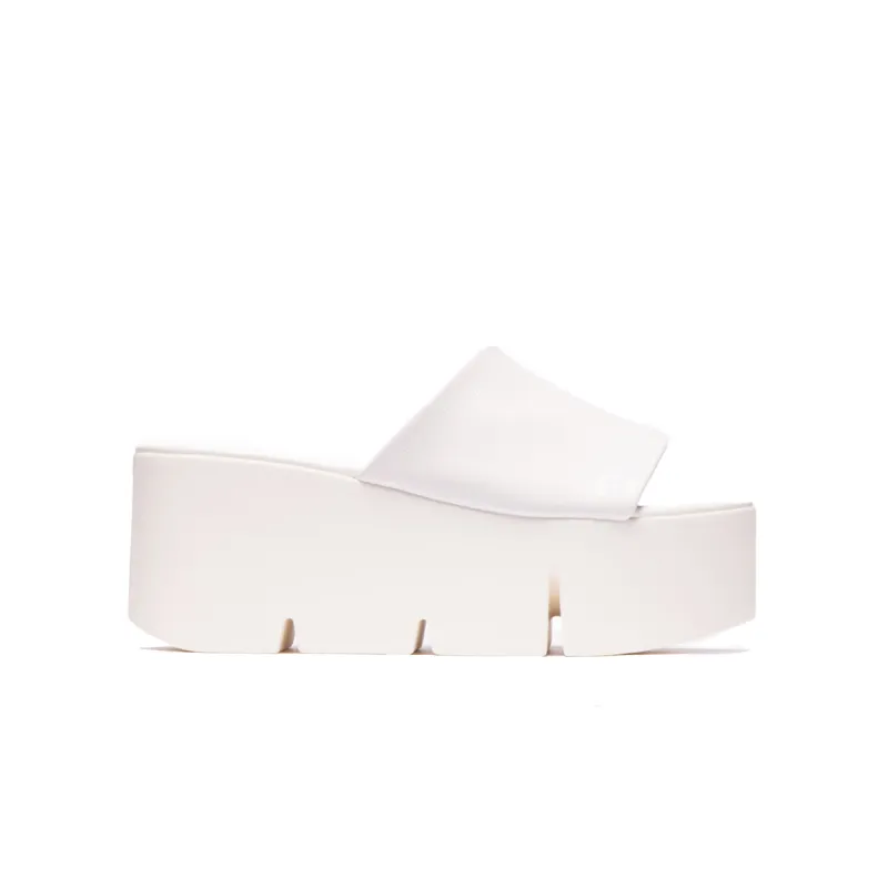 Jaya White Leather sold by L'Intervalle