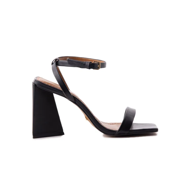 Sauvignon Black Leather sold by L'Intervalle