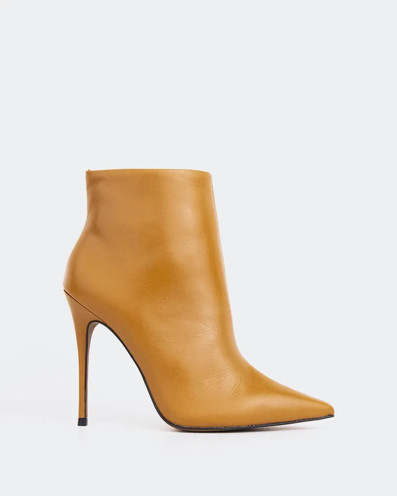 Beauty Camel Leather sold by L'Intervalle