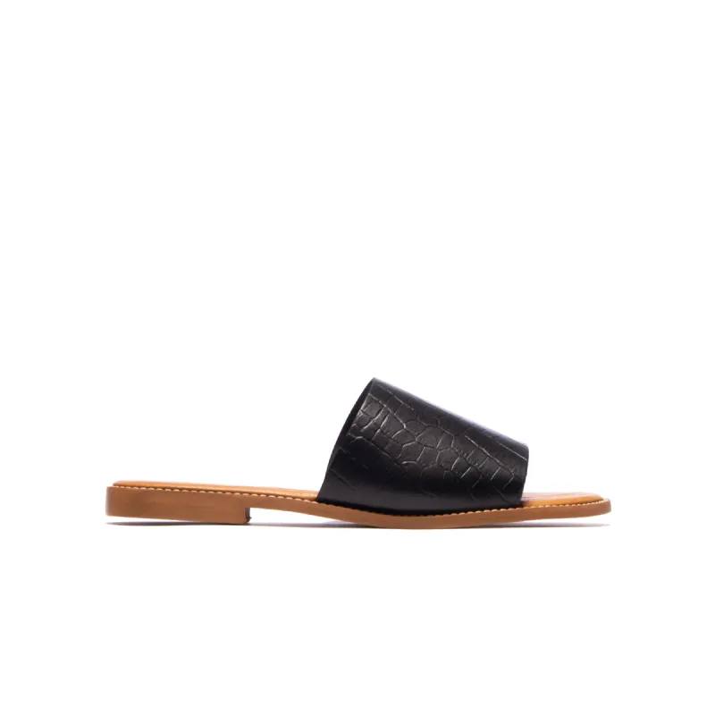 Rea Black Leather sold by L'Intervalle