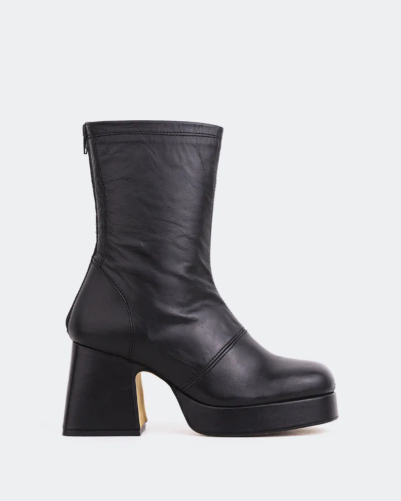 Qoli Black Leather sold by L'Intervalle