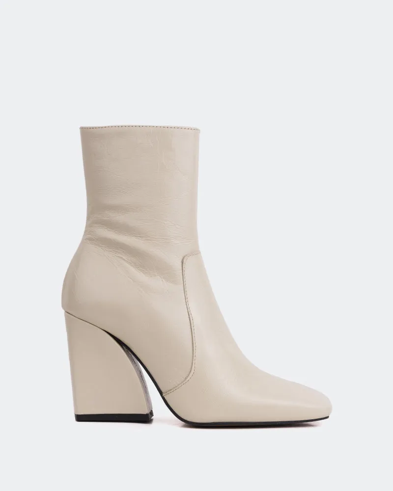 Nazaire Off White Leather sold by L'Intervalle