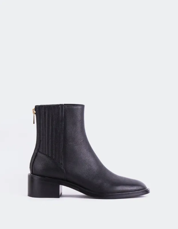 Remie Black Leather sold by L'Intervalle