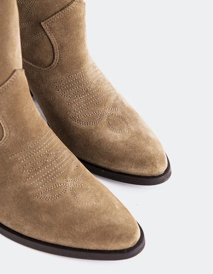 Freyr Taupe Suede sold by L'Intervalle product image thumbnail 2