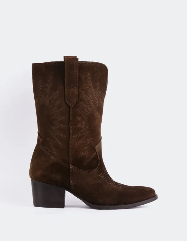 Freyr Brown Suede sold by L'Intervalle