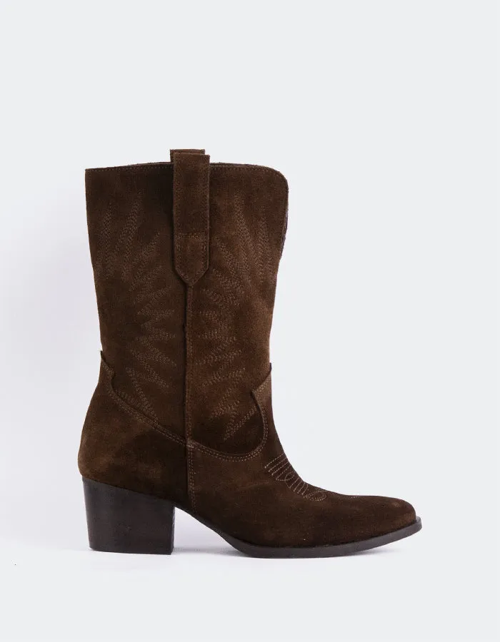 Freyr Brown Suede sold by L'Intervalle