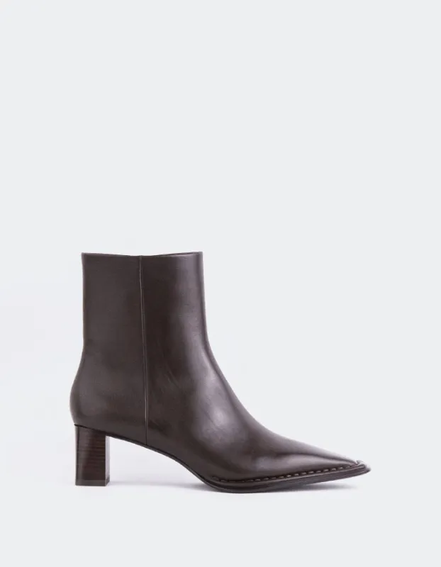 Caelum Brown Leather sold by L'Intervalle