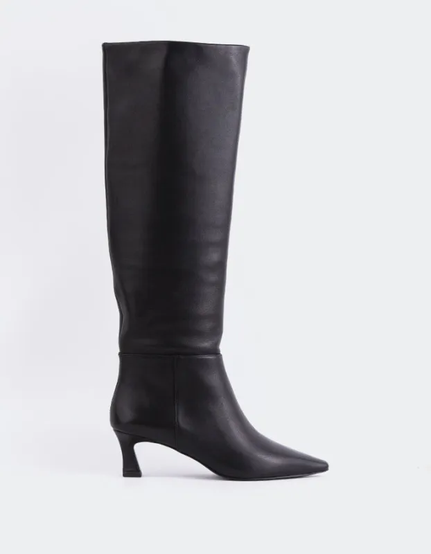 Sorene Black Leather sold by L'Intervalle