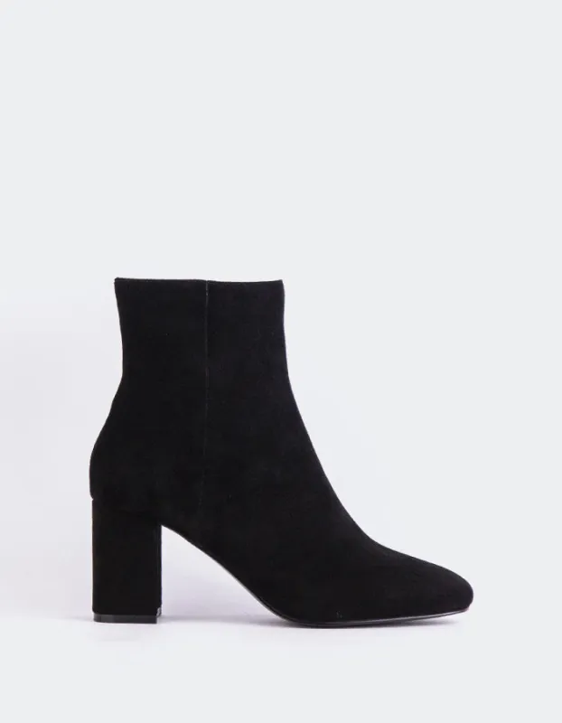 Sarchi Black Suede sold by L'Intervalle