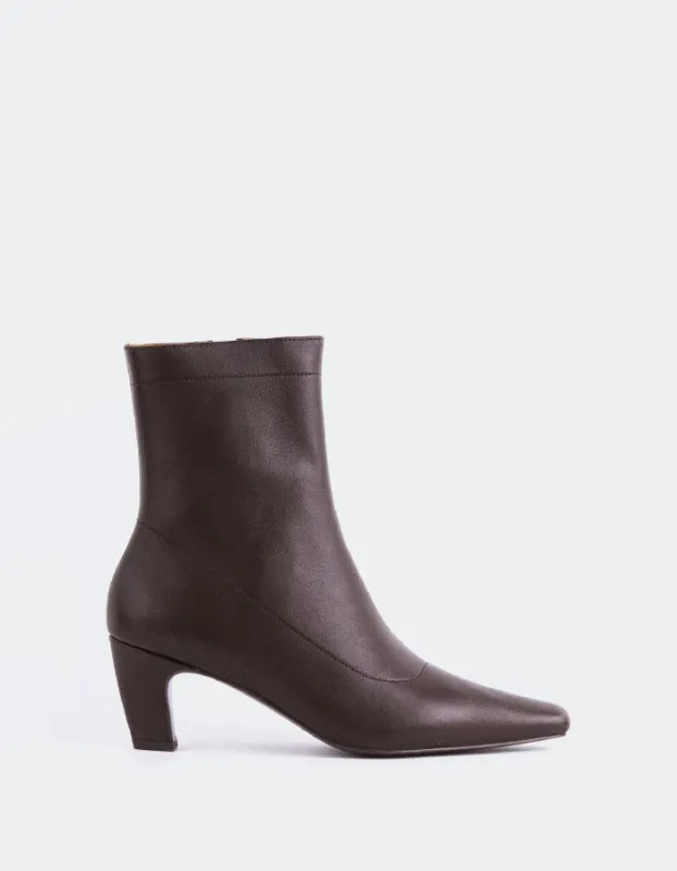 Zarcero Brown Leather sold by L'Intervalle
