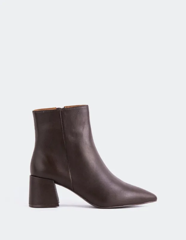 Eugenie Brown Leather sold by L'Intervalle