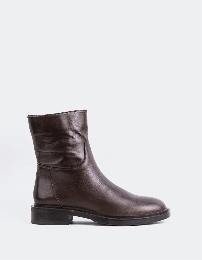 Orosi Brown Leather sold by L'Intervalle