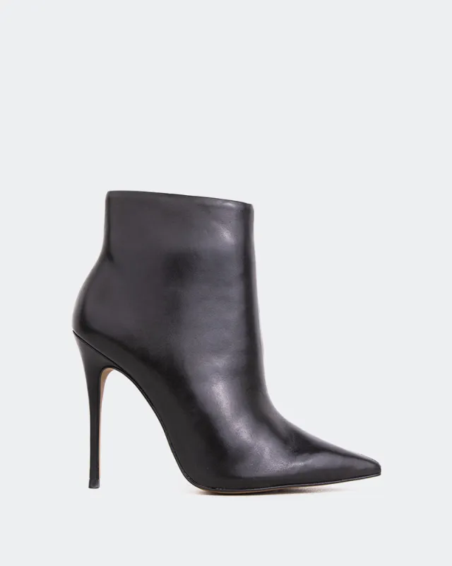 Beauty Black Leather sold by L'Intervalle