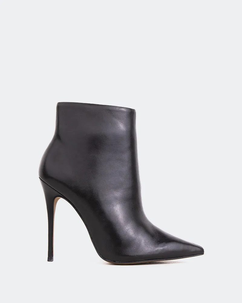 Beauty Black Leather sold by L'Intervalle