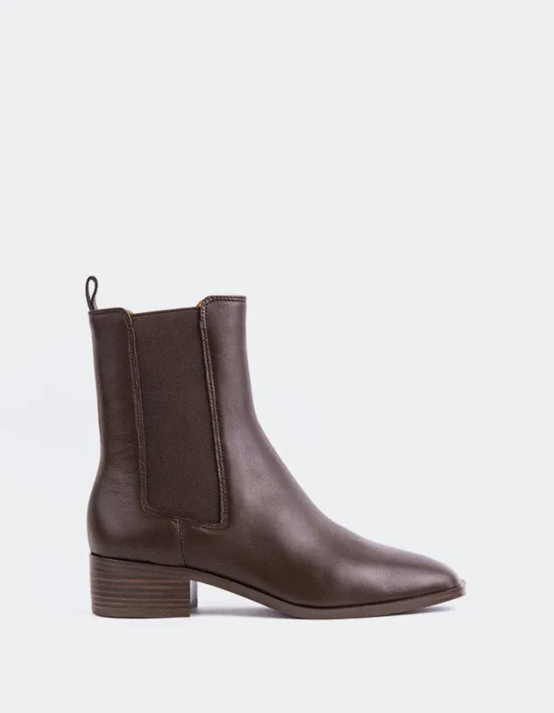 Upala Brown Leather sold by L'Intervalle