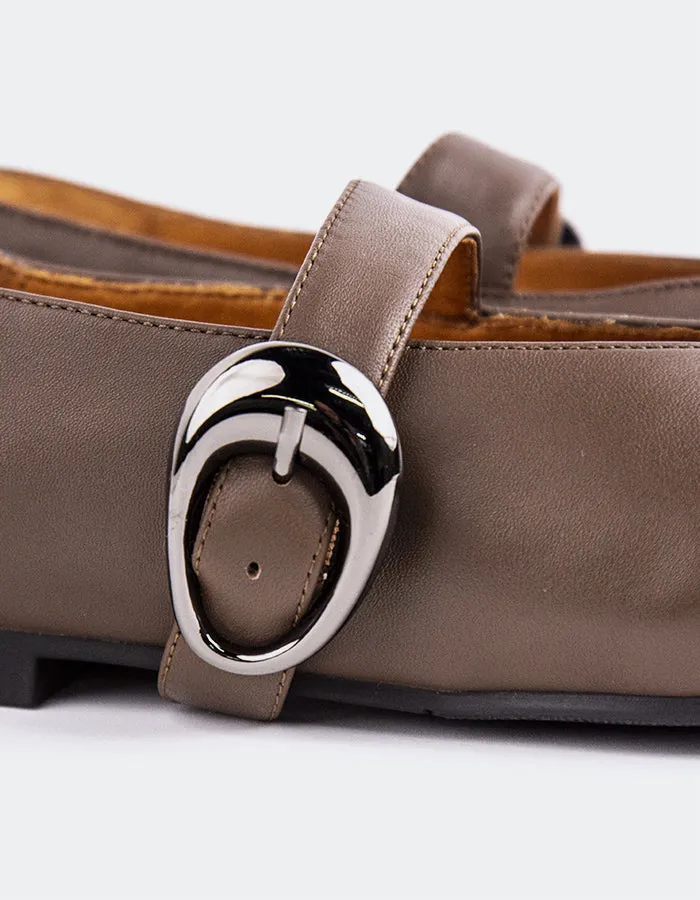 Nikole Brown Leather sold by L'Intervalle product image thumbnail 2