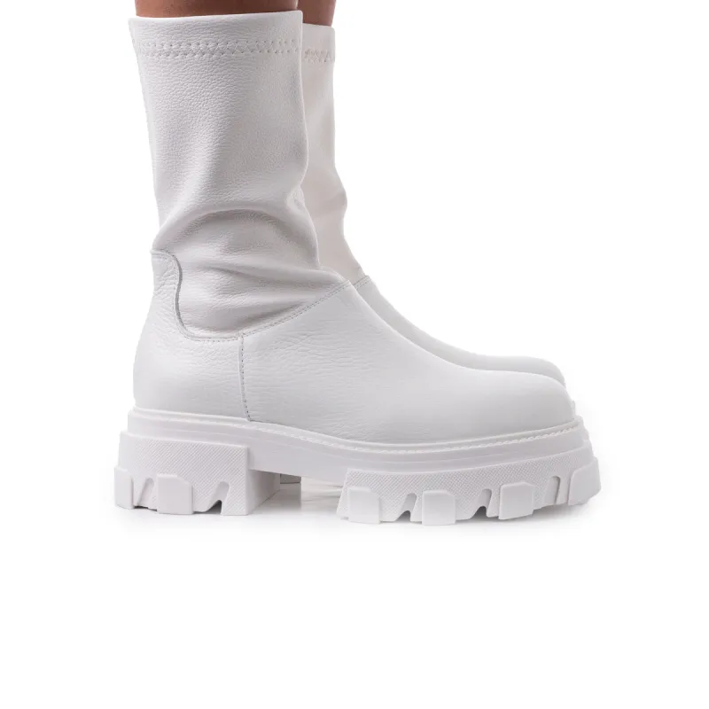 Foshan White Stretch sold by L'Intervalle