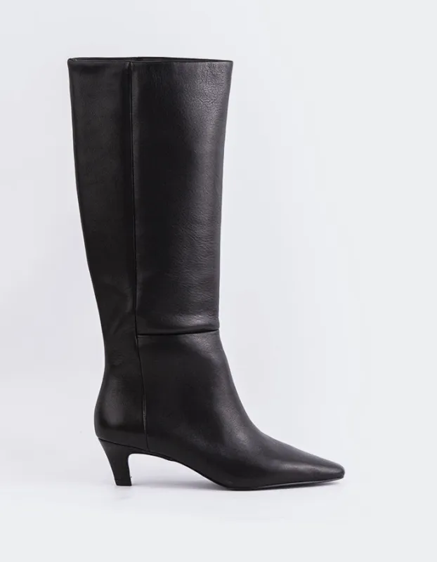 Velletri Black Leather sold by L'Intervalle