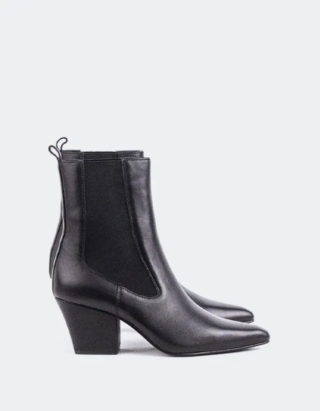 Marky Black Leather sold by L'Intervalle