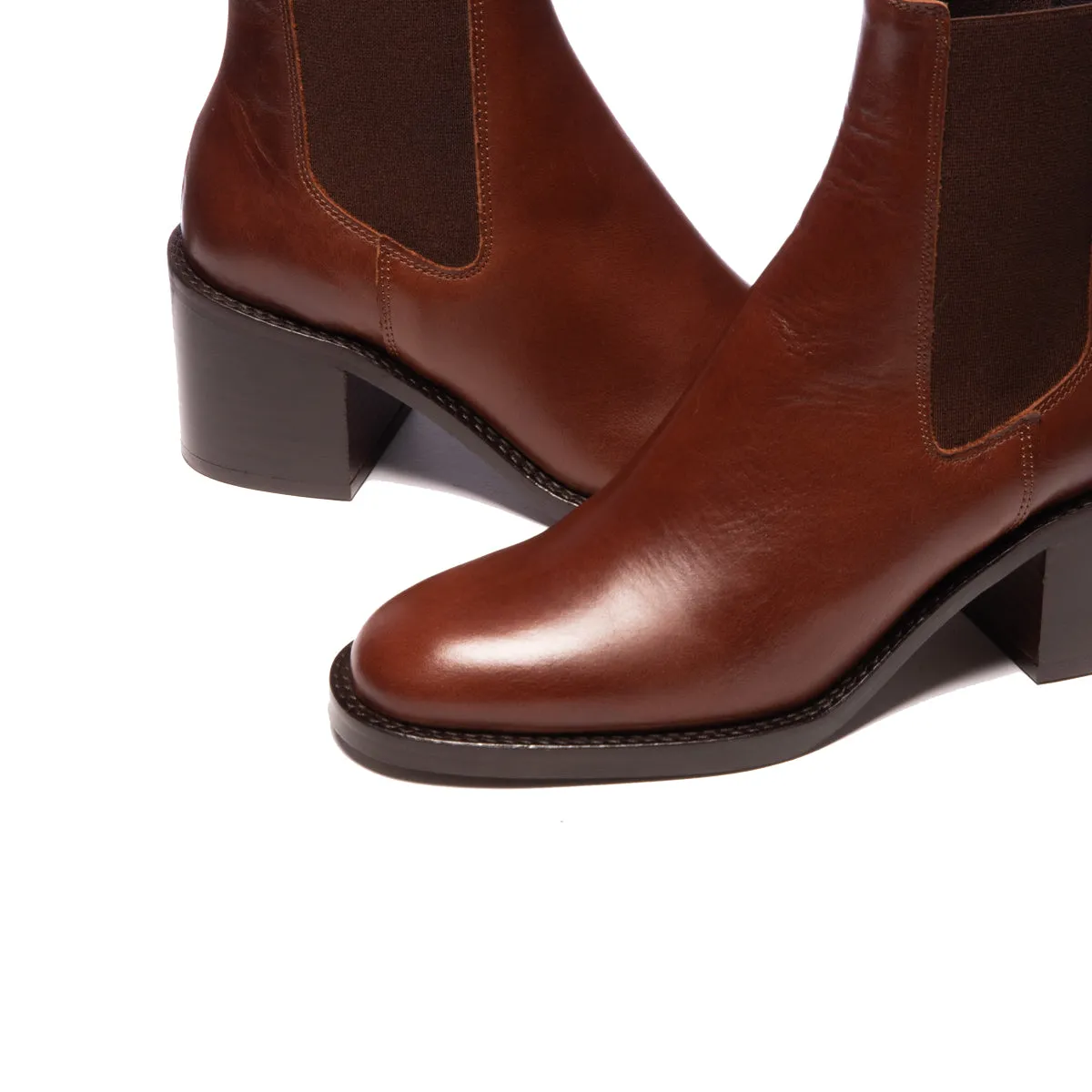 Ireland Chestnut Leather sold by L'Intervalle product image thumbnail 4