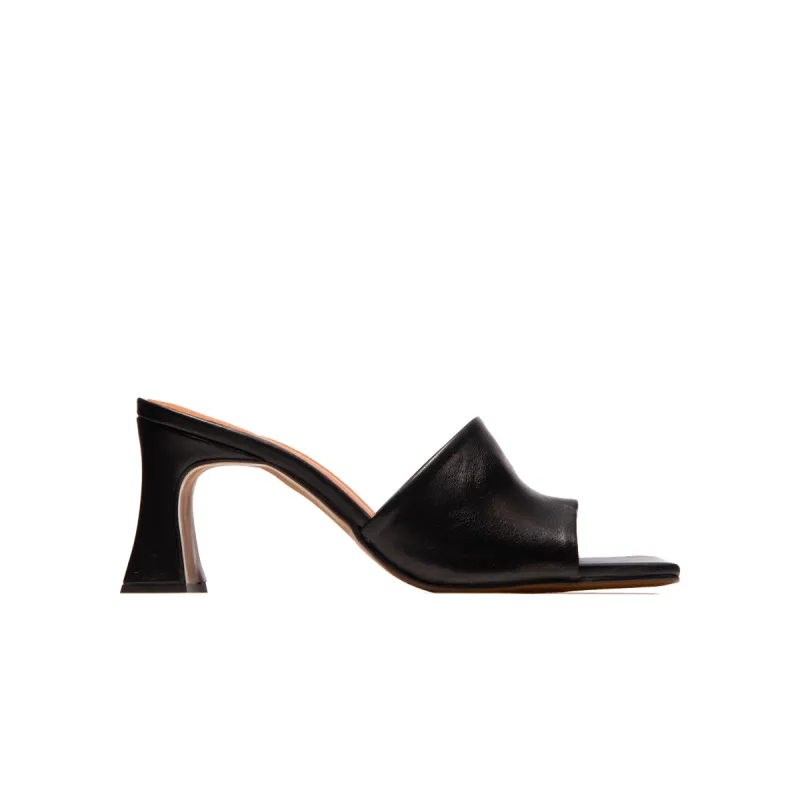 Plaka Black Leather sold by L'Intervalle