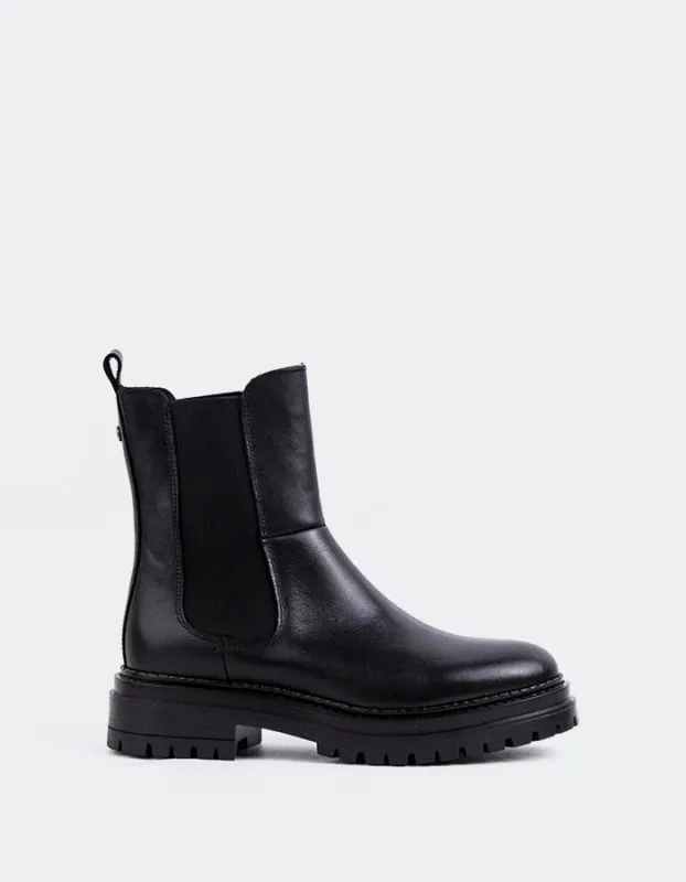 Lavak Black Leather sold by L'Intervalle