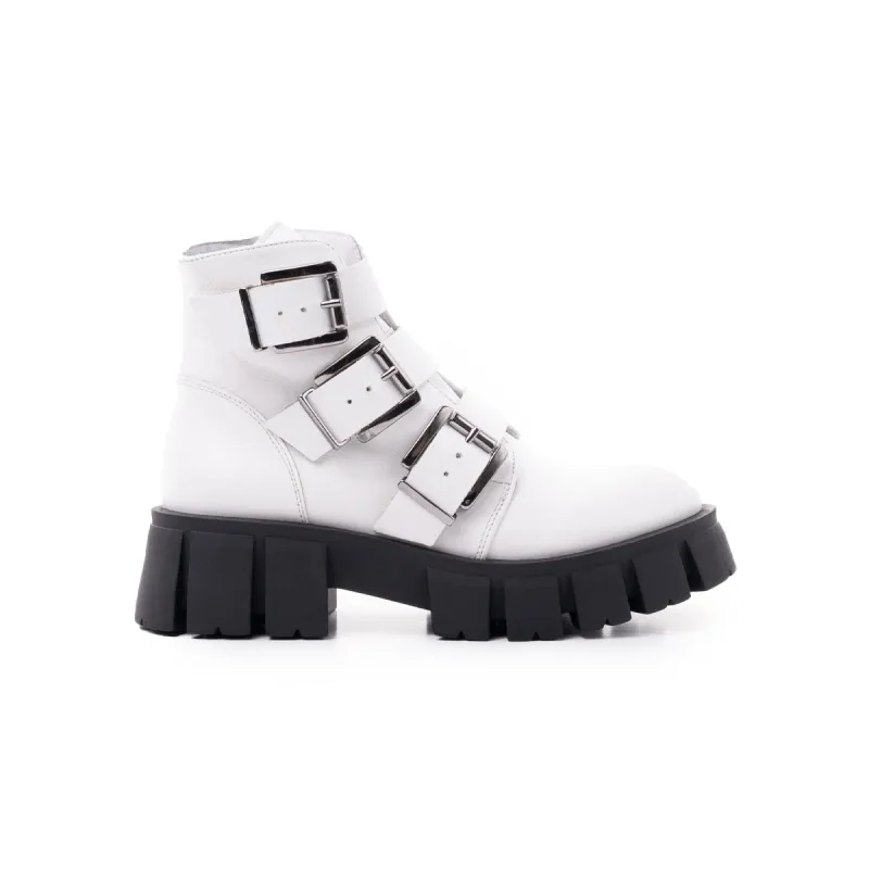 Kolkata White Leather sold by L'Intervalle