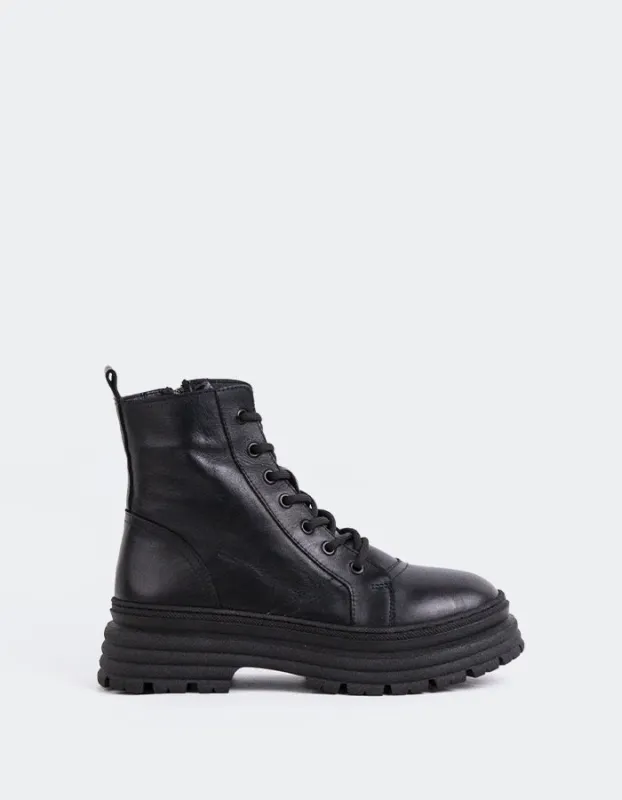 Eucles Black Leather sold by L'Intervalle