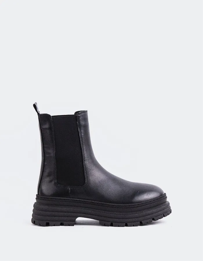 Lysandre Black Leather sold by L'Intervalle