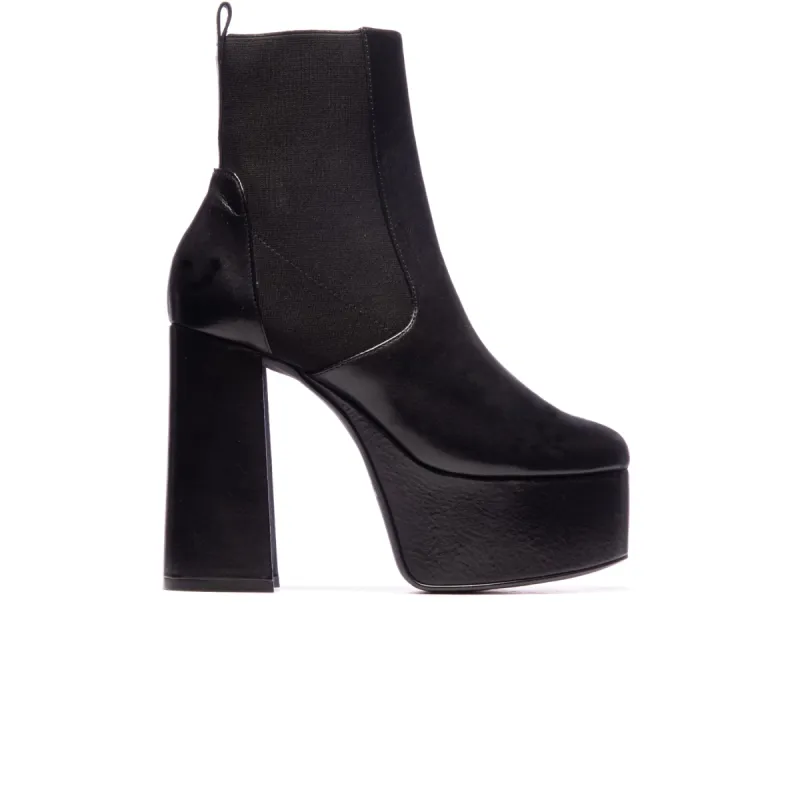 Kiss Black Leather sold by L'Intervalle