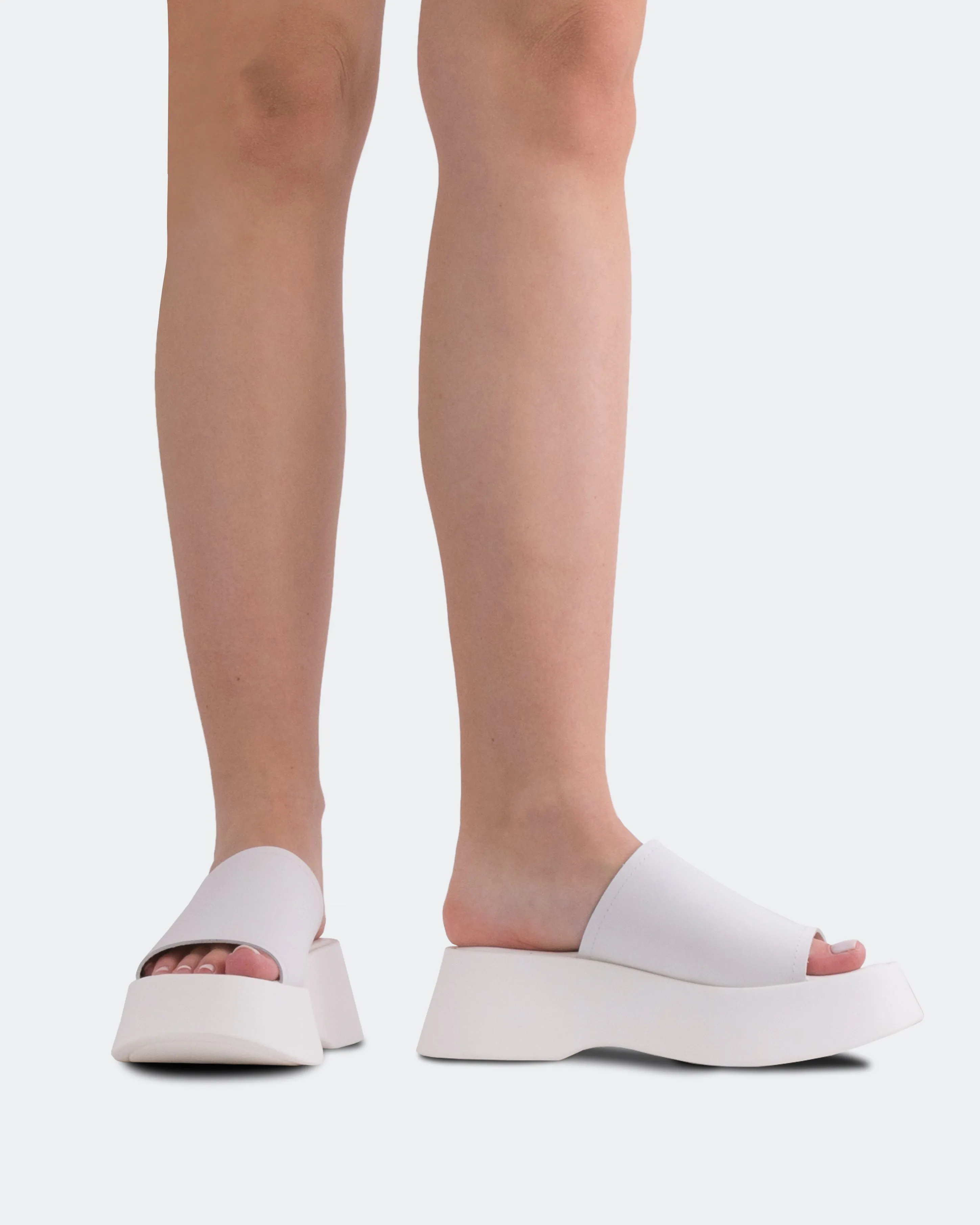 Mulder White Leather sold by L'Intervalle product image thumbnail 2