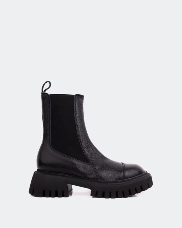 Laroi Black Leather sold by L'Intervalle