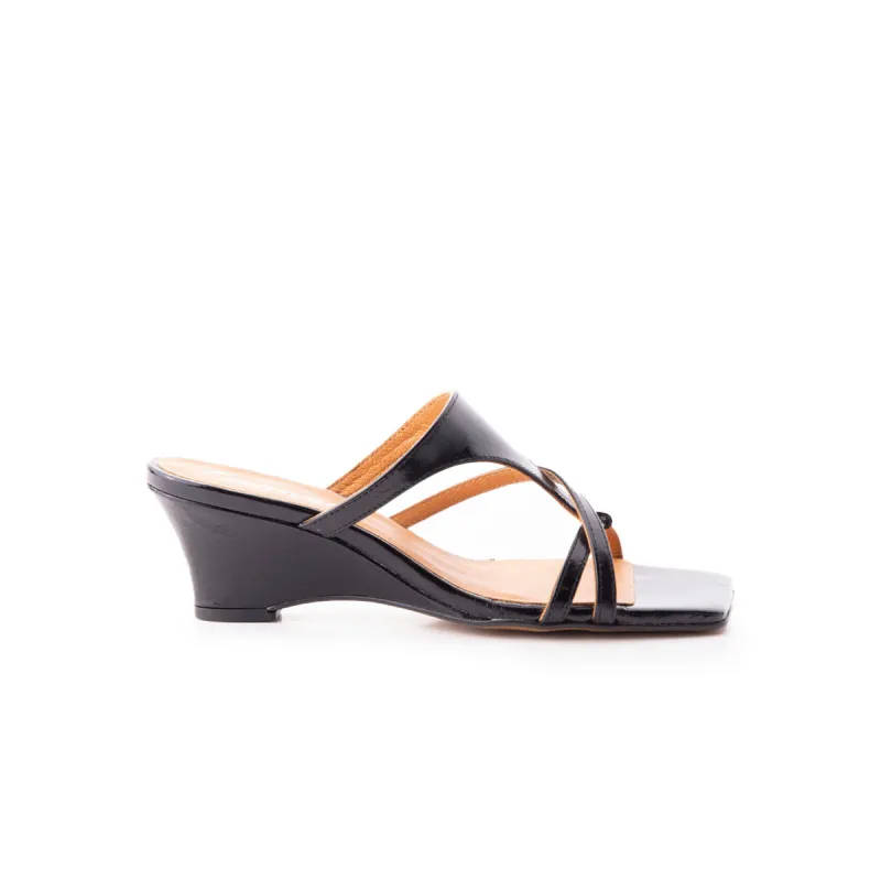 Niobe Black Leather sold by L'Intervalle