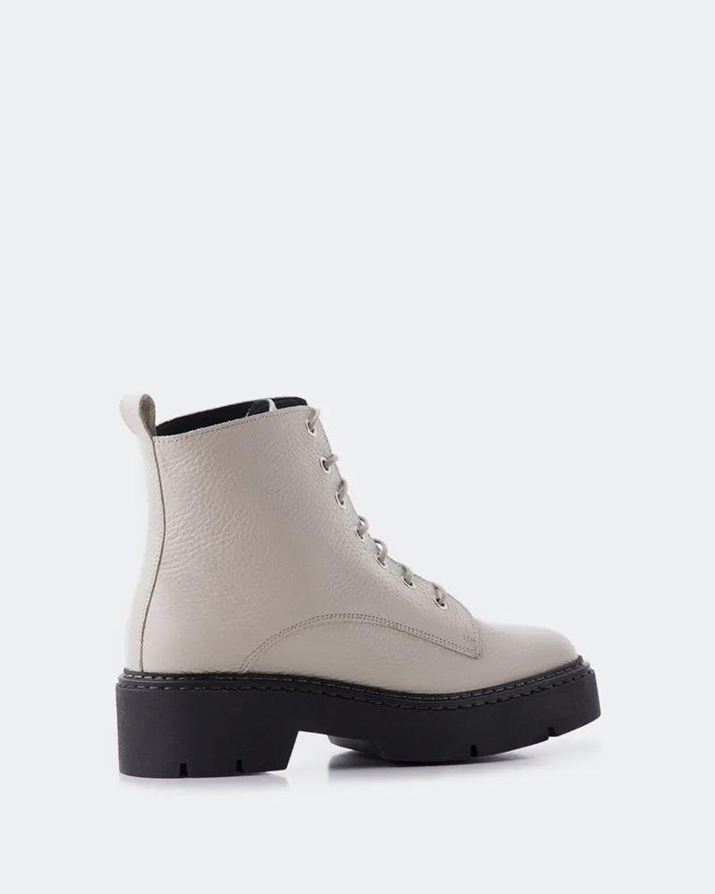 Springfield, Off White Leather sold by L'Intervalle product image thumbnail 2