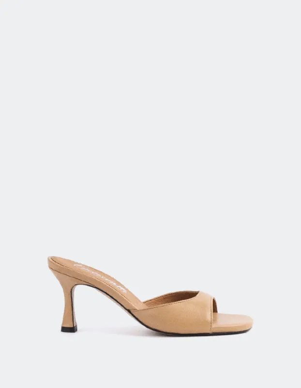 Norwood Camel Leather sold by L'Intervalle