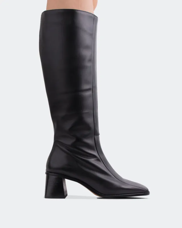 Bosque Black Leather sold by L'Intervalle