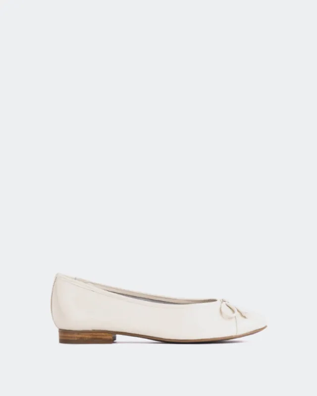 Alona Off White Naplack sold by L'Intervalle