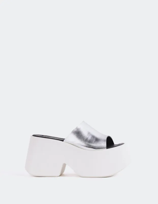 Fidèle Silver Metal sold by L'Intervalle