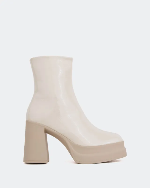 Zazzera Off White Naplack sold by L'Intervalle