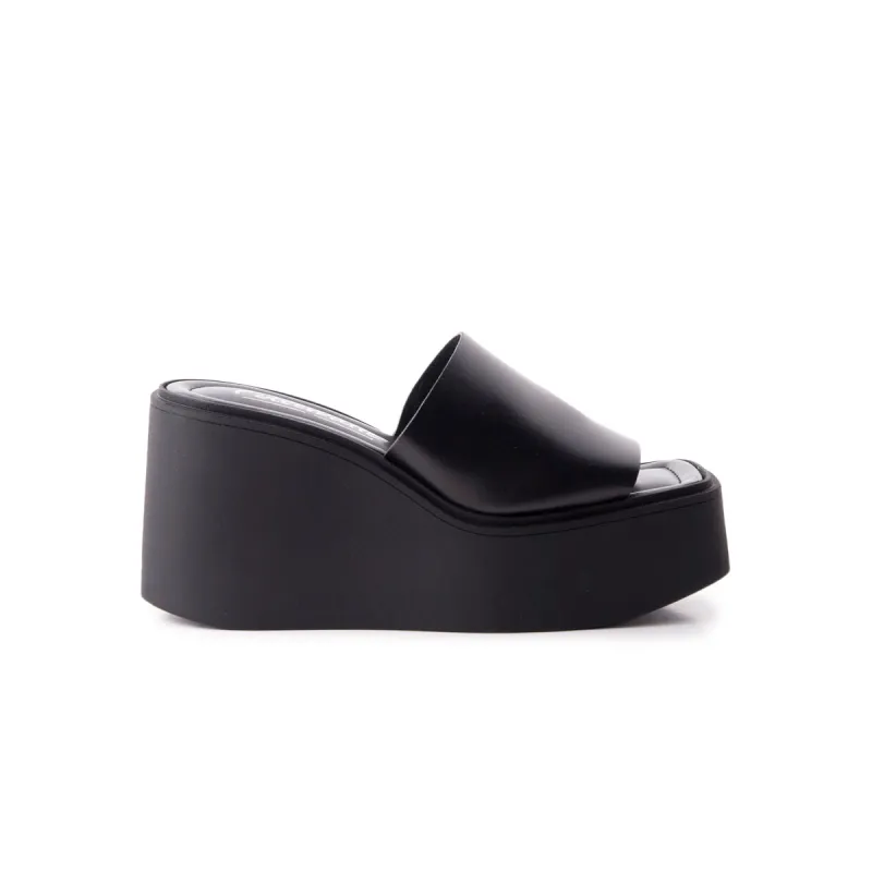 Rieti Black Leather sold by L'Intervalle