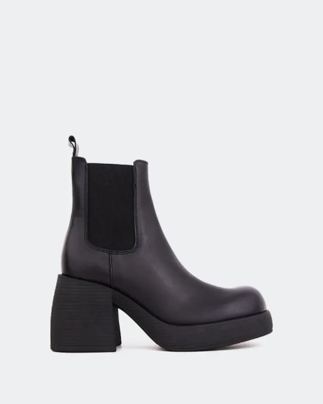 Arthur Black Leather sold by L'Intervalle