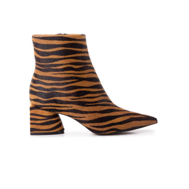 Palazzo Zebra Pony sold by L'Intervalle