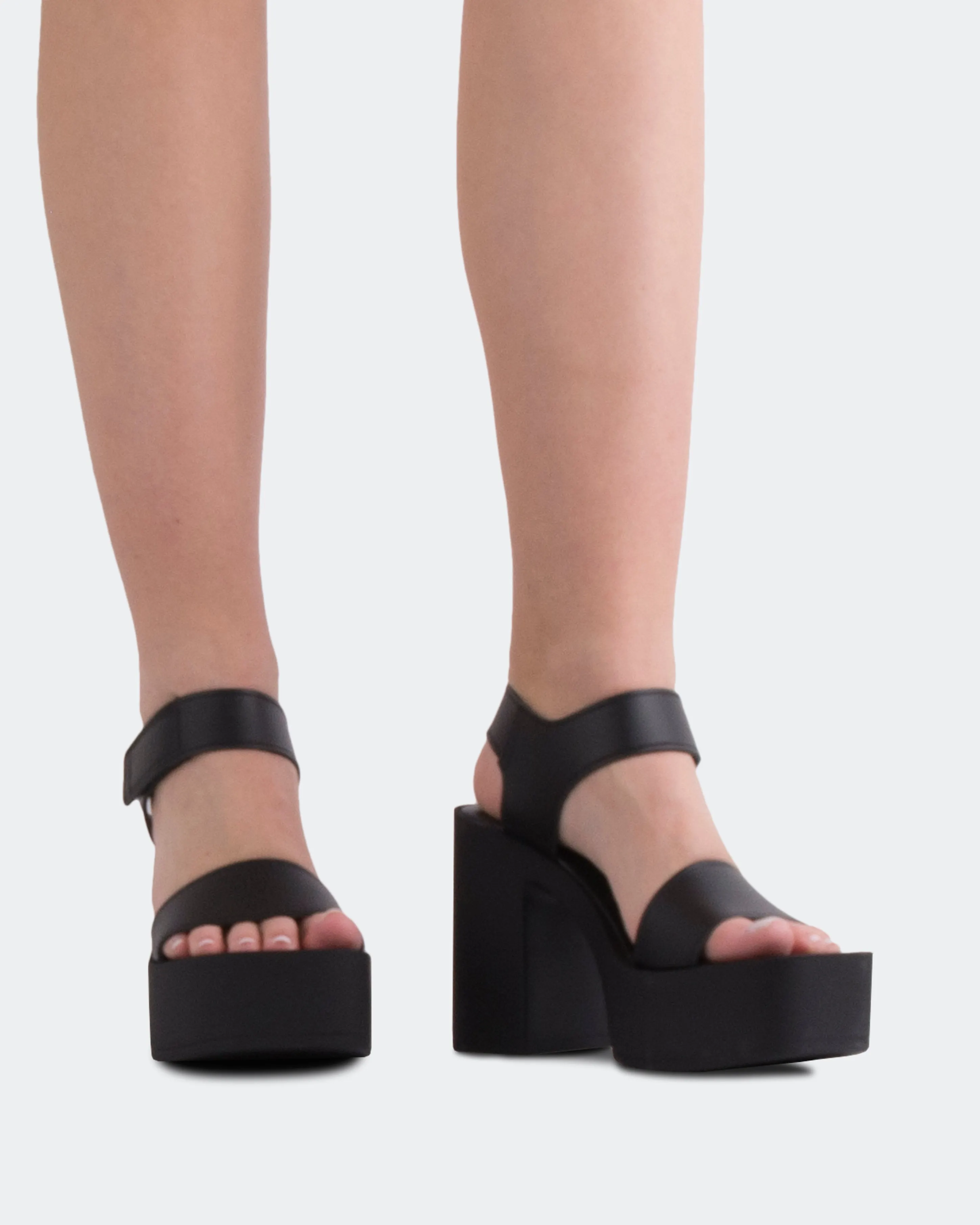 Amical Black Leather sold by L'Intervalle product image thumbnail 2