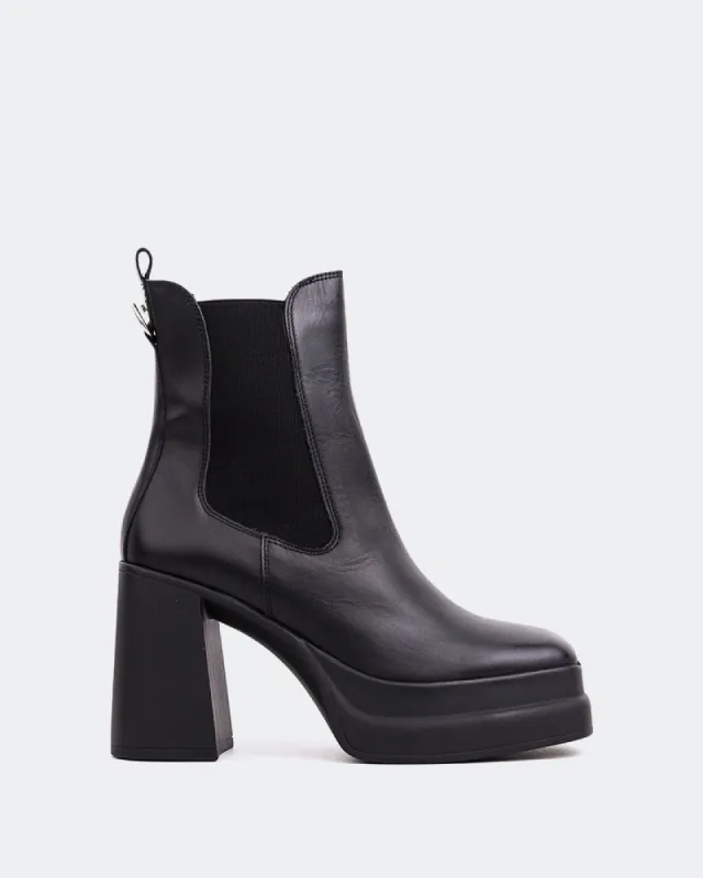 Trish Black Leather sold by L'Intervalle