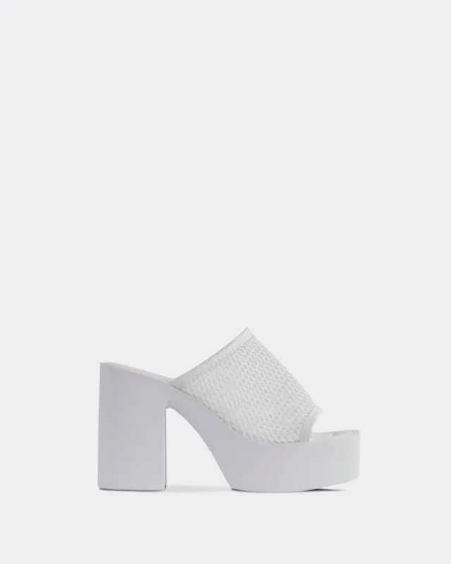 Genuine White Crochet sold by L'Intervalle