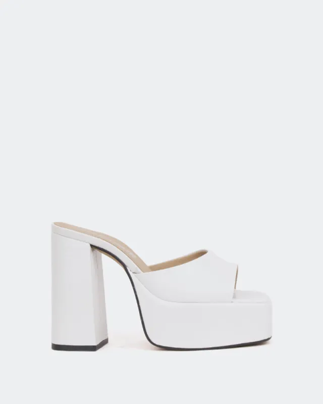 Denila White Naplack/Naplack Blanc sold by L'Intervalle