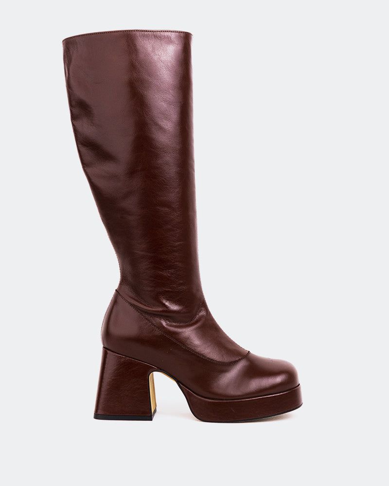 Qanis Chestnut Leather sold by L'Intervalle